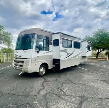 Pinnacle Motorcoach Inc. photo 2