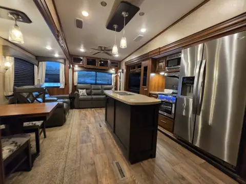 Zoomers RV of Illinois photo 2