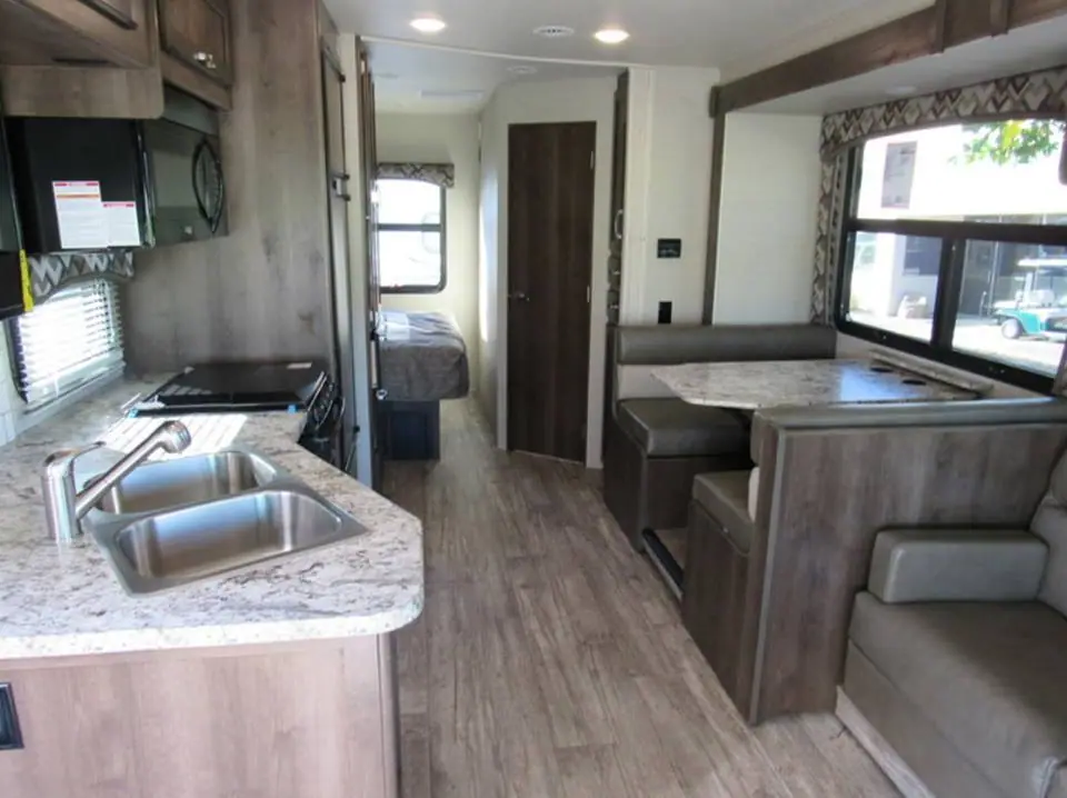 Hilltop Camper and RV, RV dealers in Oronoco