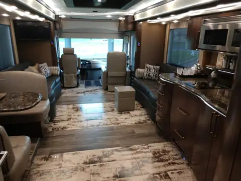Foretravel Motorcoach photo 2