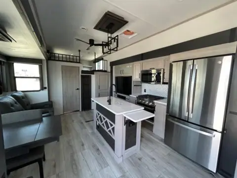 Unlimited RV photo 3