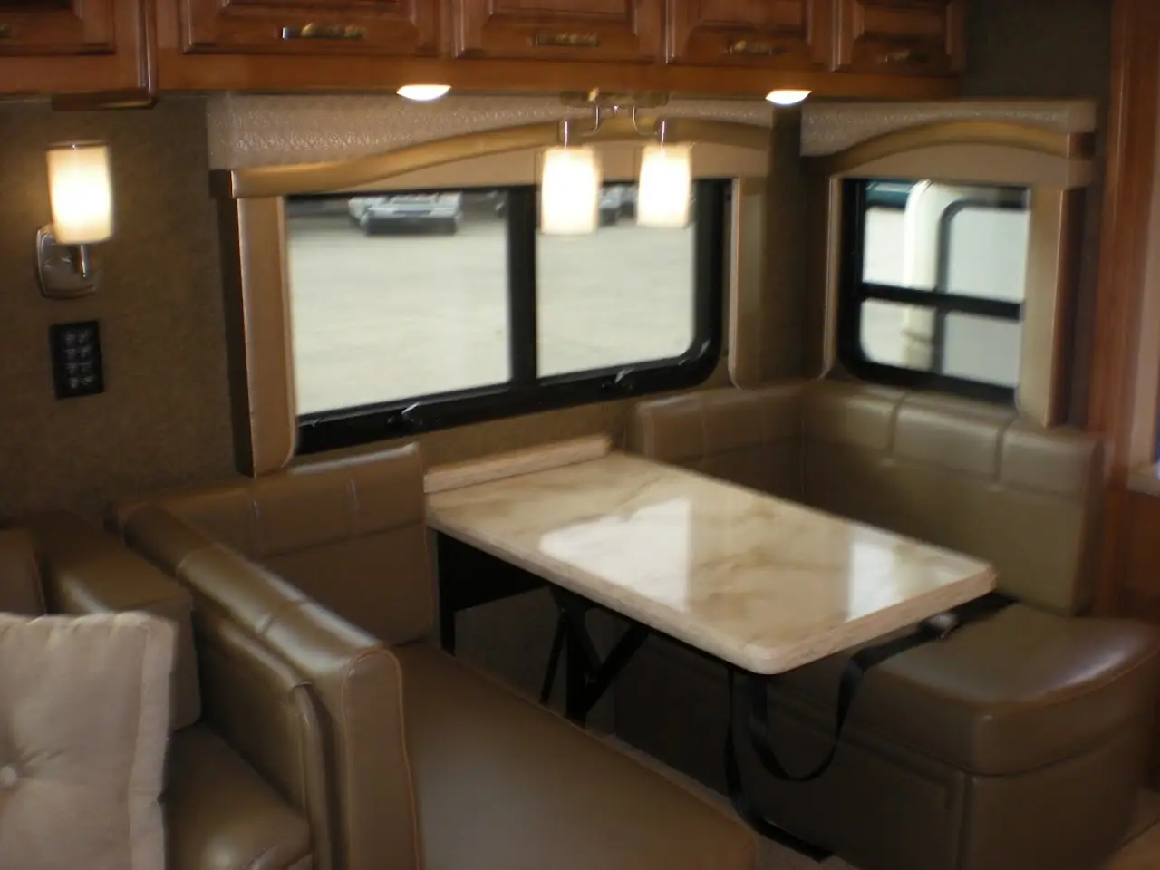 Holland Motor Homes & Bus Company, RV dealers in Holland