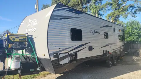 RV 99 photo 3