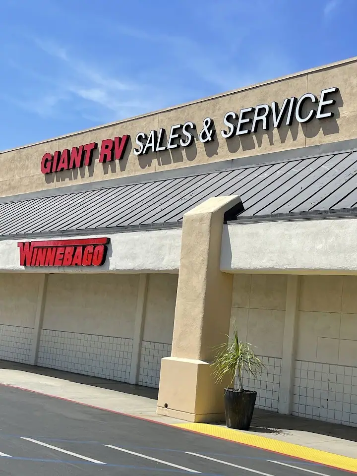 Giant RV - Downey, RV dealers in Downey