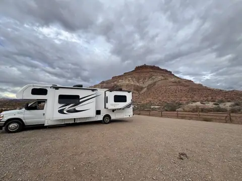 Blacksford - Yellowstone/Bozeman RV Rentals photo 3