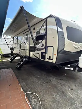 Rv Berovidez' Sale in Miami, FL