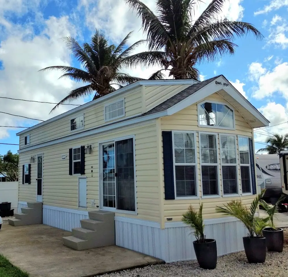 Suncoast Trailer Sales Inc, RV dealers in Pierceton