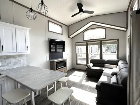 Suncoast Trailer Sales Inc photo 2