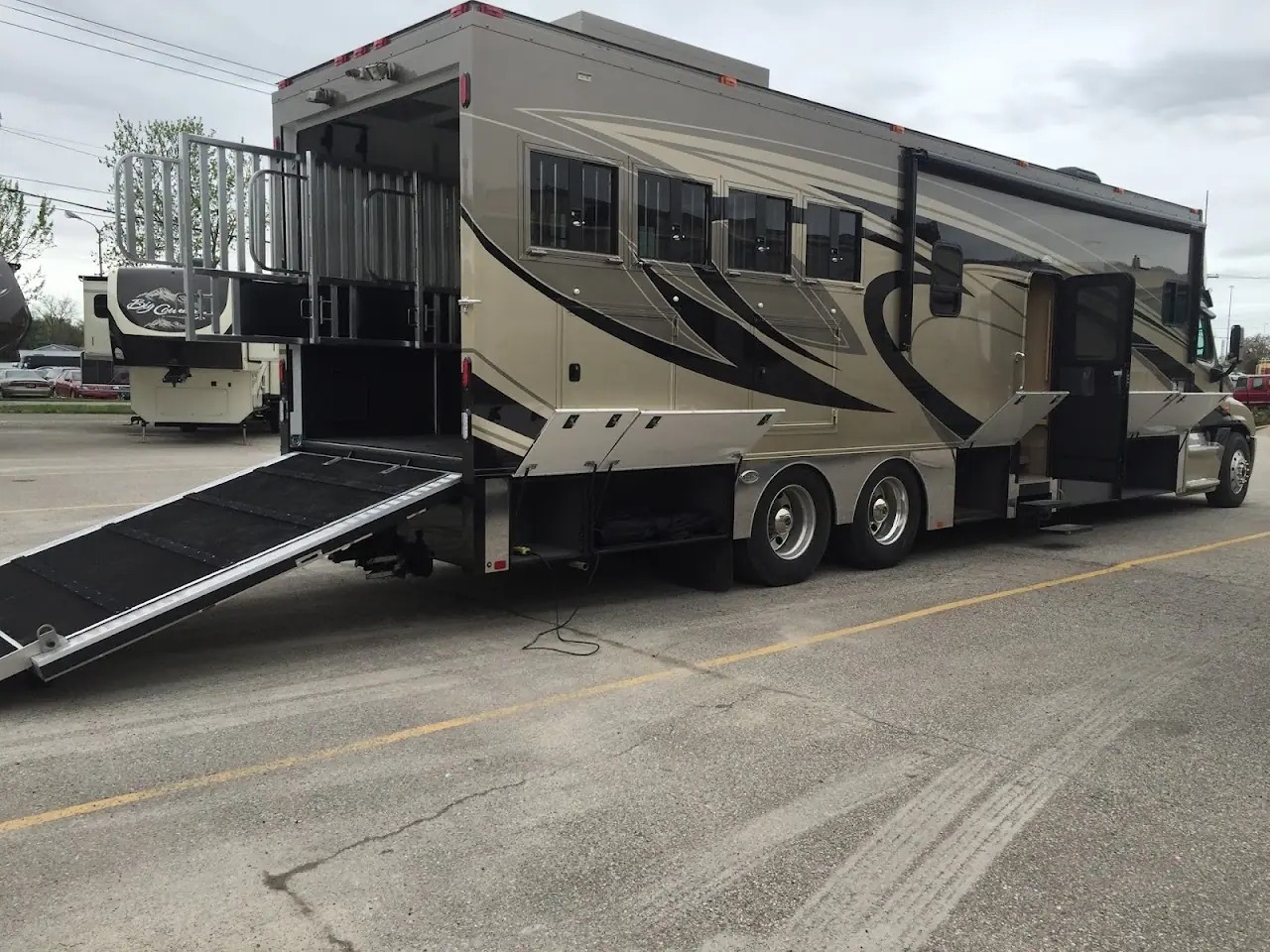 Equine Motorcoach, RV dealers in Clarksville