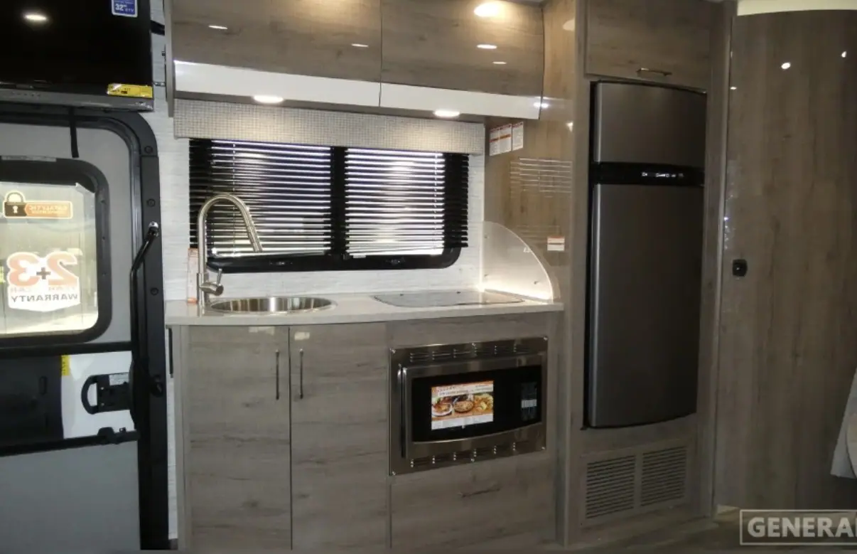 General RV Center, RV dealers in Longmont