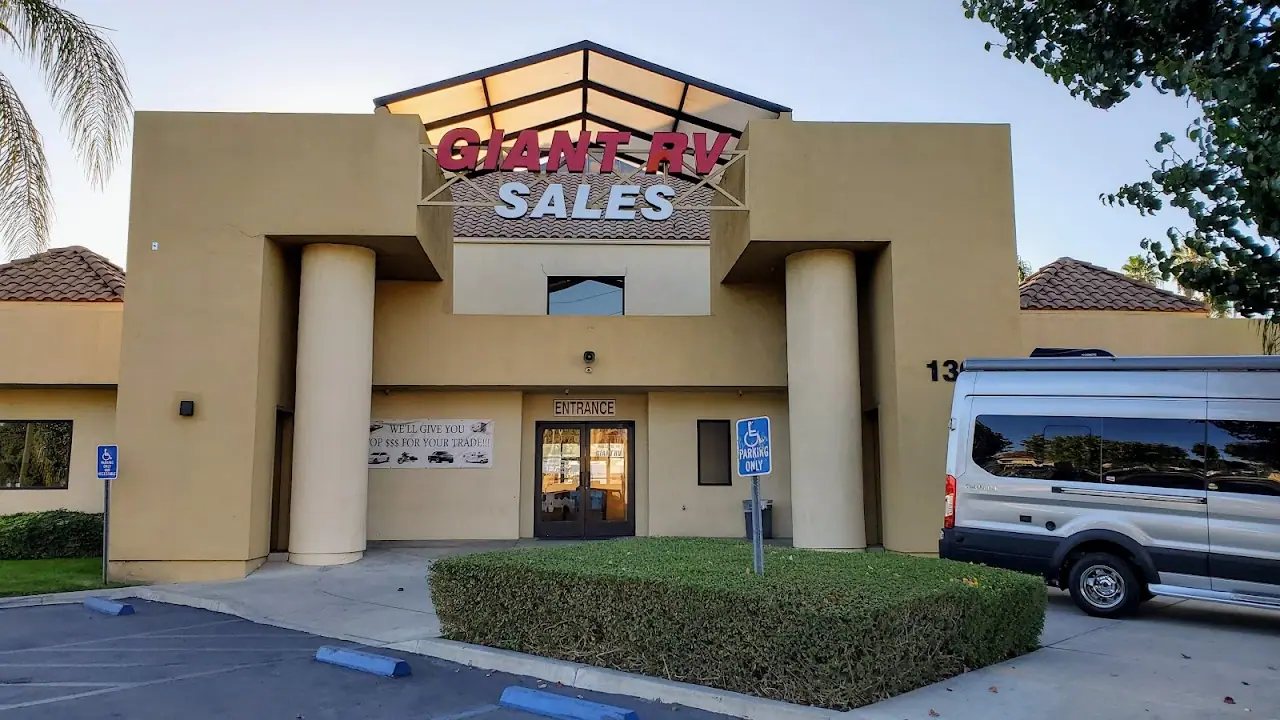 Giant RV - Colton, RV dealers in Colton