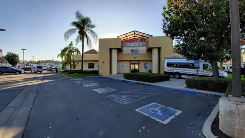 Giant RV - Colton photo 2