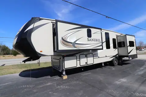 Johnson Auto RV in Twin Lake, MI