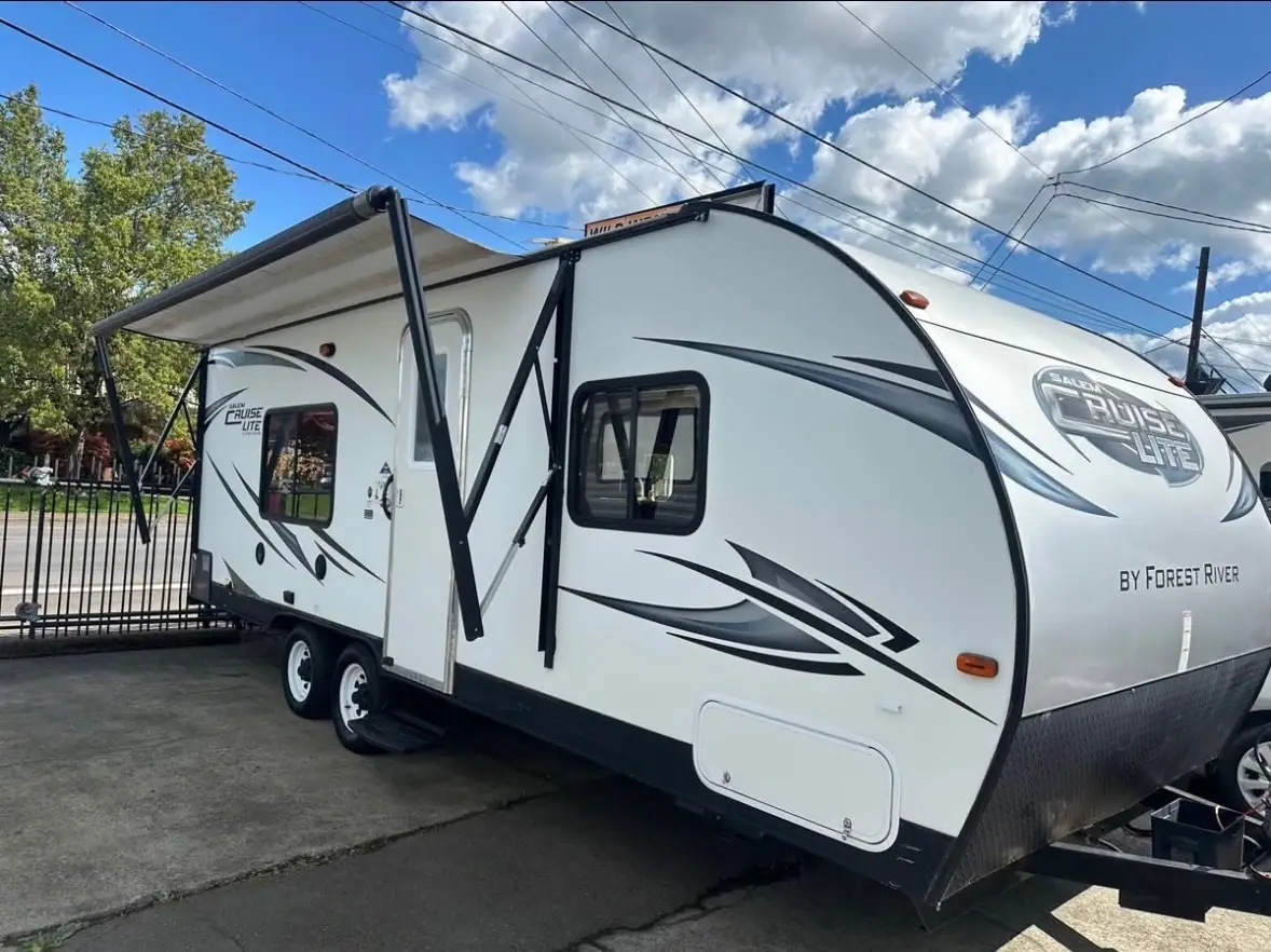 WILD WEST AUTO LLC, RV dealers in Salem