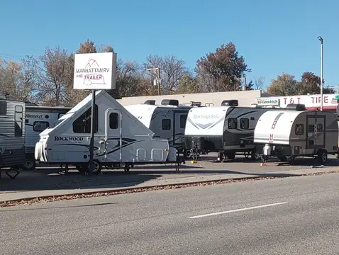 Manhattan RV and trailer in Loveland, CO