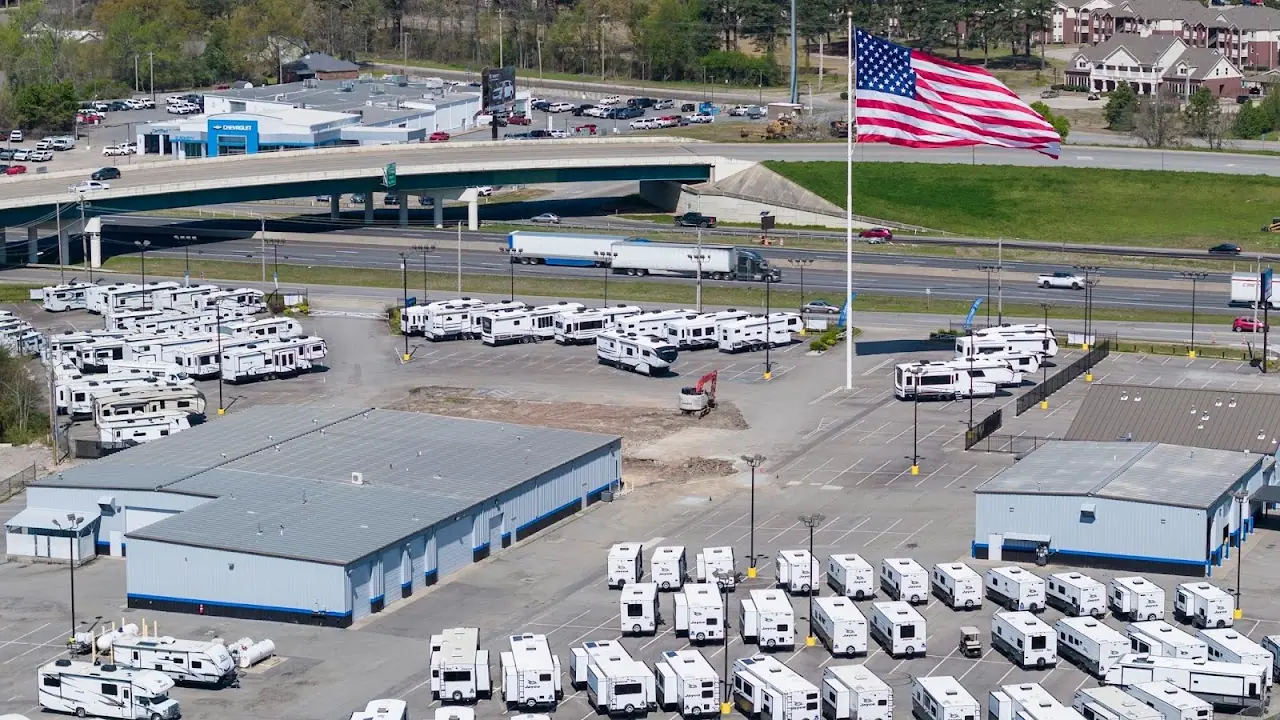 Camping World - Benton, RV dealers in Benton