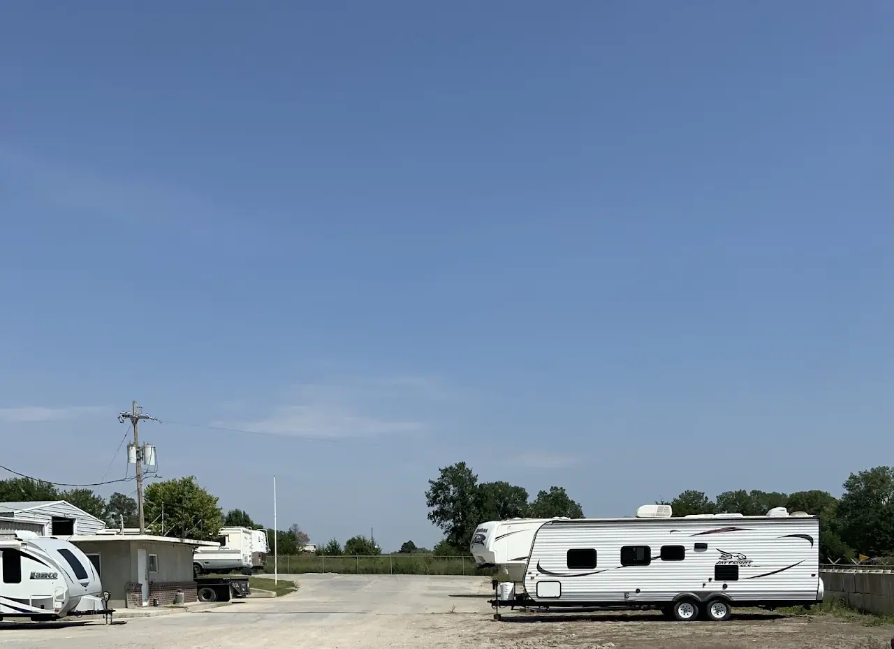 Lawrence RV Center LLC, RV dealers in Ozawkie