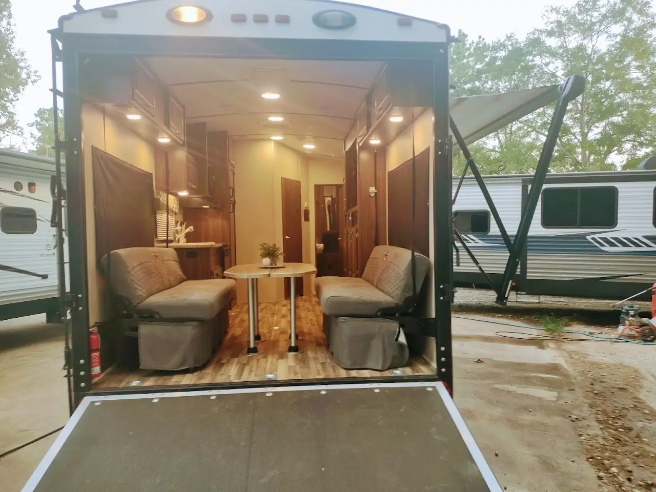 RVS LABANZAT, RV dealers in New Caney
