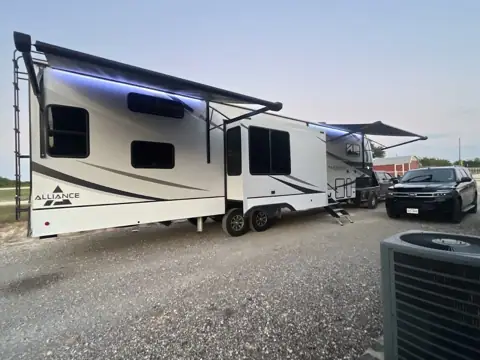 Blue Compass RV Dallas photo 3