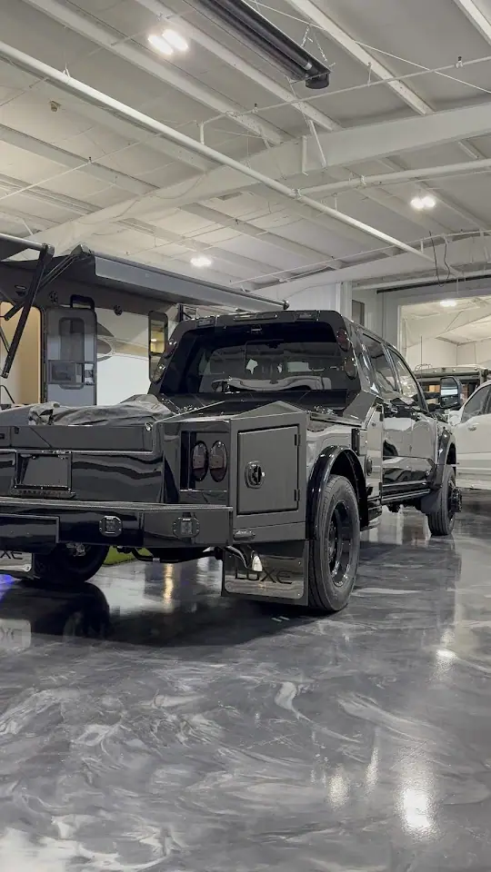 Luxe Fifth Wheels - Elkhart Showroom, RV dealers in Elkhart
