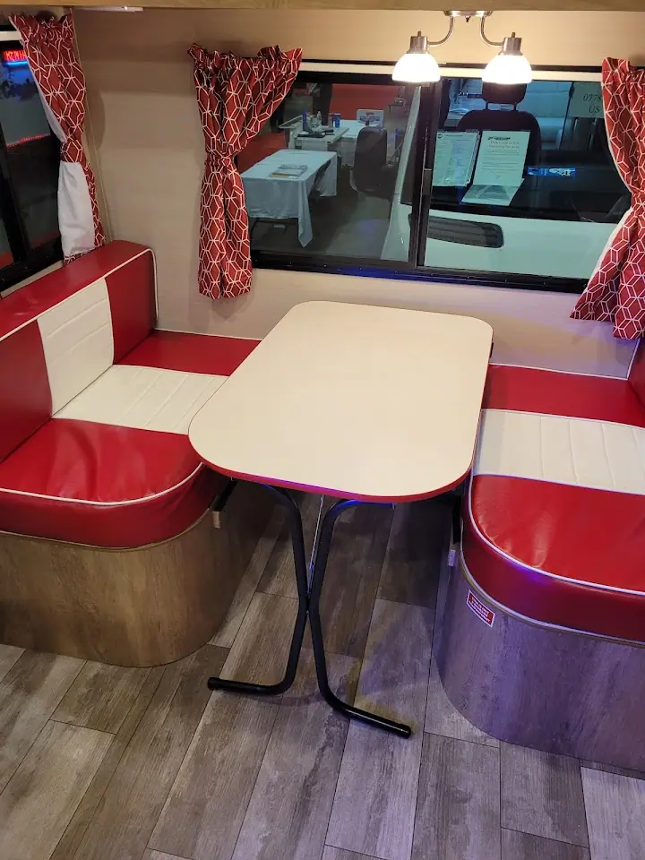 83RV Inc., RV dealers in Long Grove