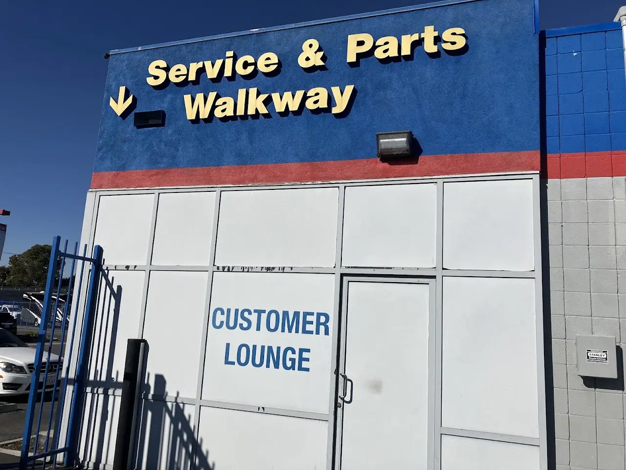 Mike Thompson's RV Super Store, RV dealers in Fountain Valley