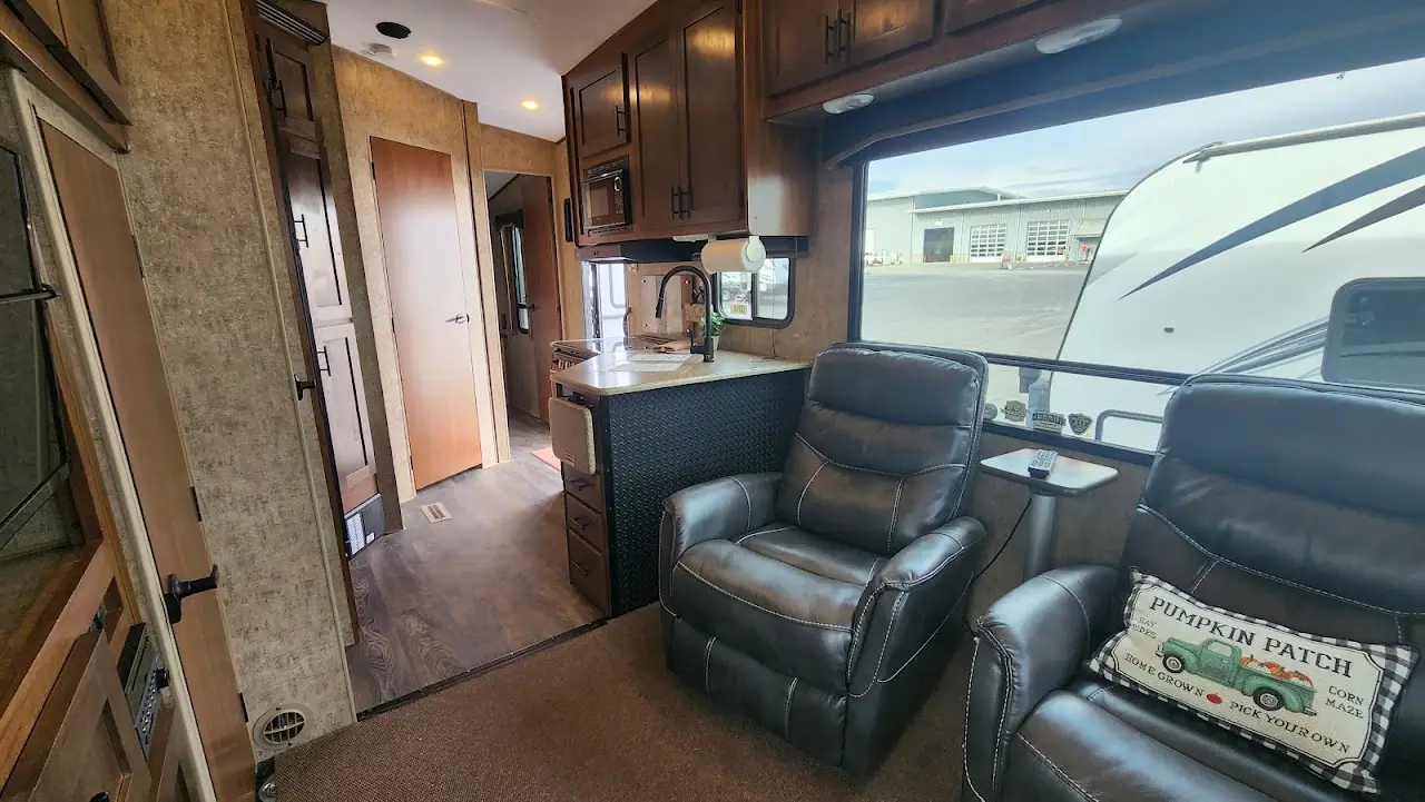 American RV Consignment Sales and Service LLC, RV dealers in Central Point
