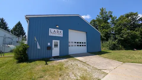 Lark Overland photo 2