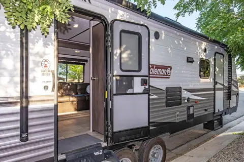 Rv Rentals Way of Life in Indian Wells, CA