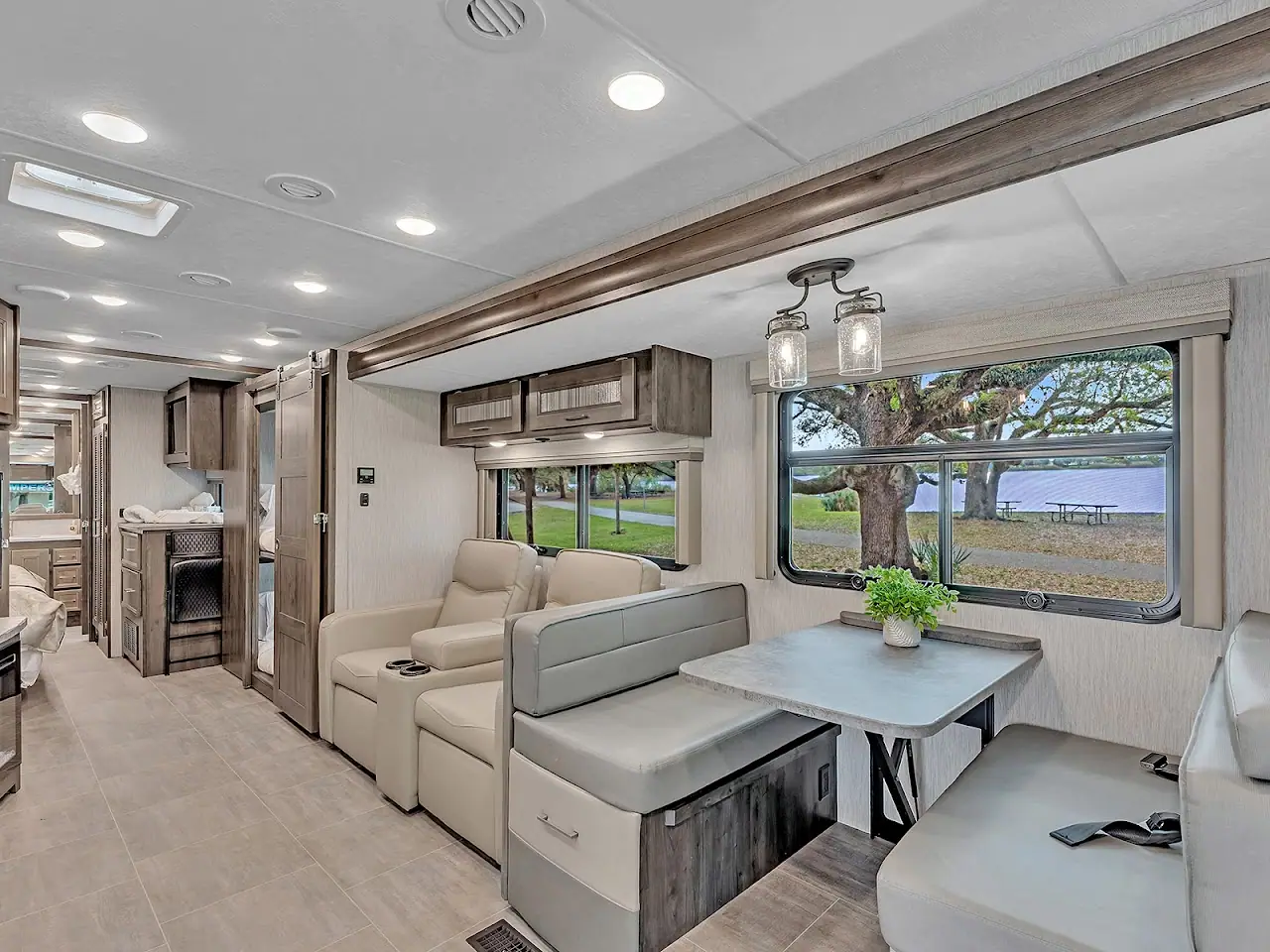 FunRVs.com RV Rentals, RV dealers in Hollywood