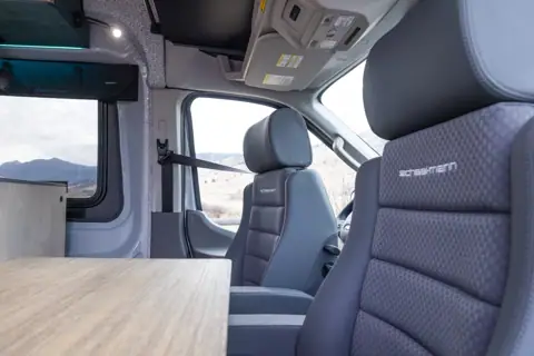 Carbon Vans photo 3