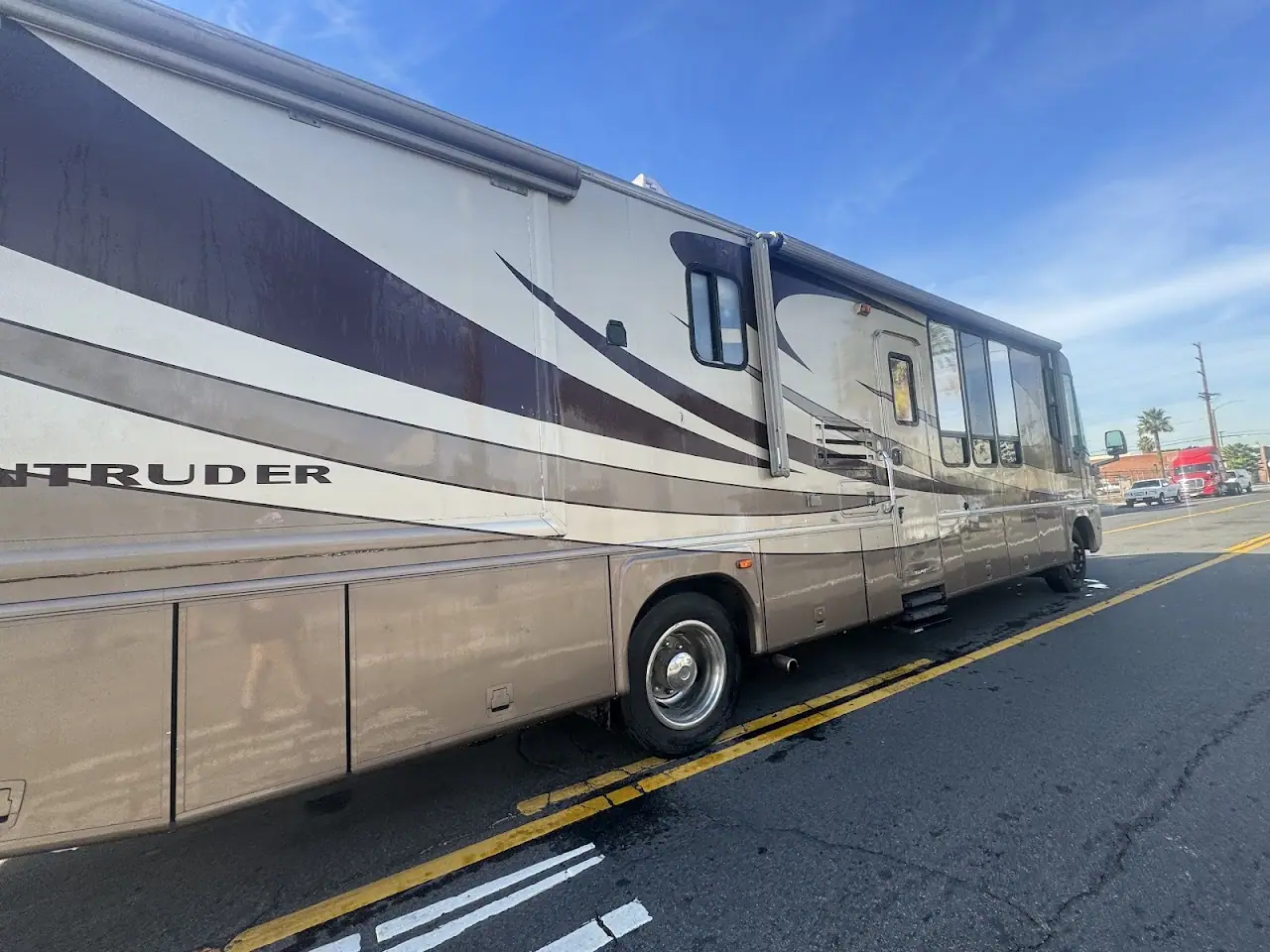 New Breed RVs 2, RV dealers in Compton