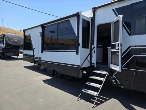 RV Expo photo 3