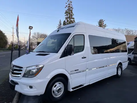 World of RV's, LLC photo 2