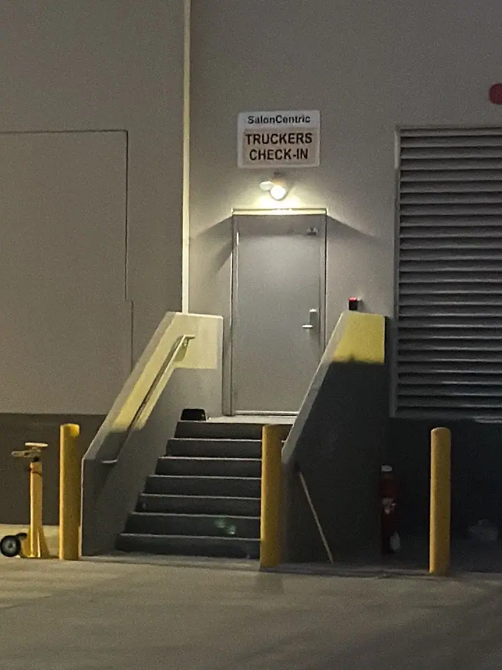 Camping World Distribution Center, RV dealers in Arvin