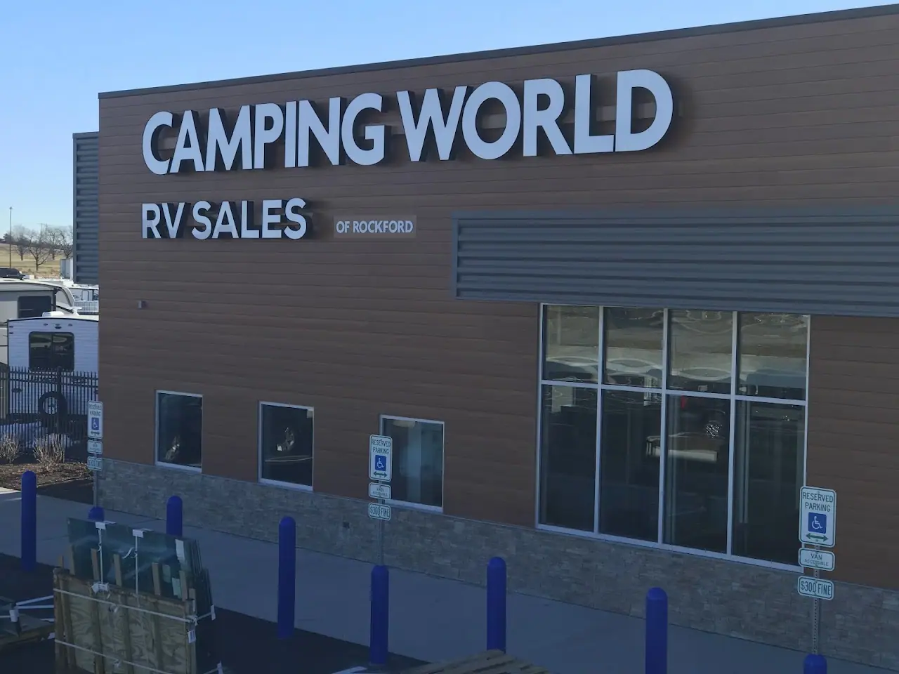 Camping World - Roscoe, RV dealers in Roscoe