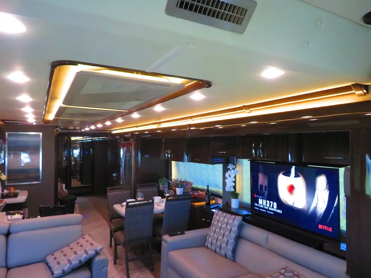 Premier Luxury RV Rentals, RV dealers in Oak Hill