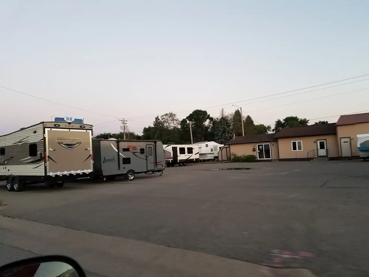 R & R Camper Center Ltd, RV dealers in Litchfield