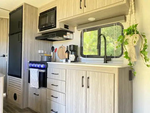 Buckner Destinations RV Rental photo 3