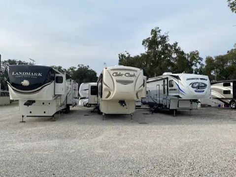 Buy Campers for Cash photo 2