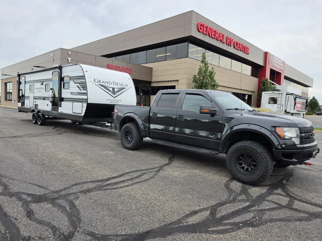 General RV Center, RV dealers in Wixom