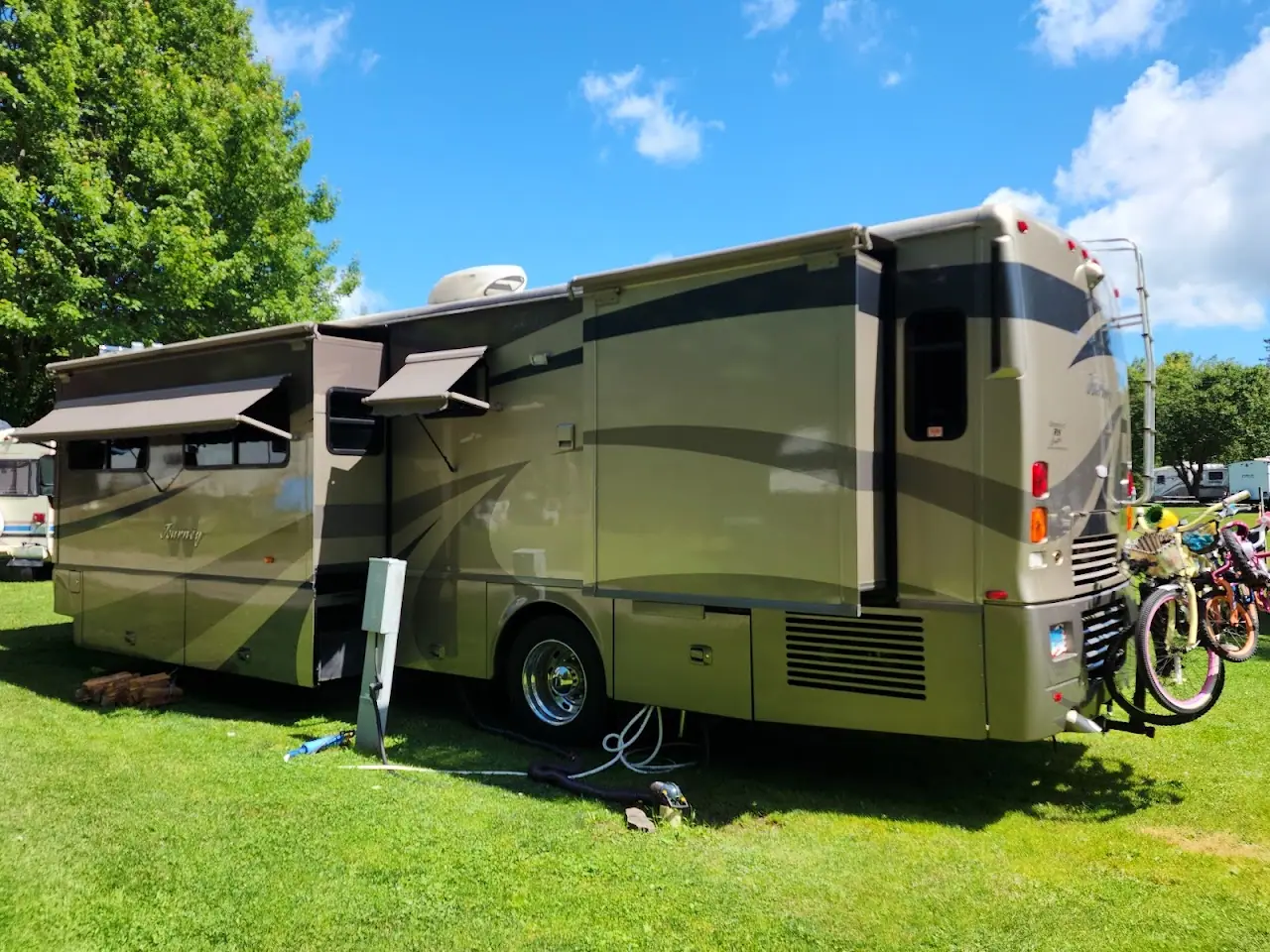 Desi Camping Adventures, RV dealers in Waterbury