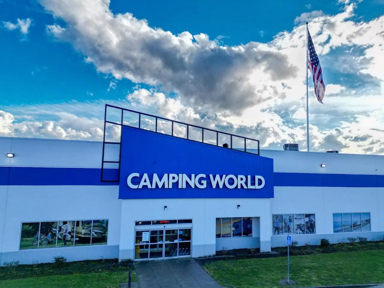 Camping World - Wood Village, RV dealers in Wood Village